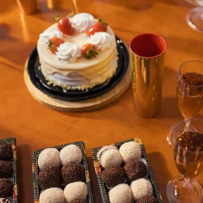 bolo e brigadeiro para festa